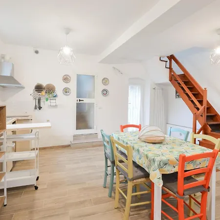 Сasa de vacaciones 2 Bedroom Beautiful In Recco