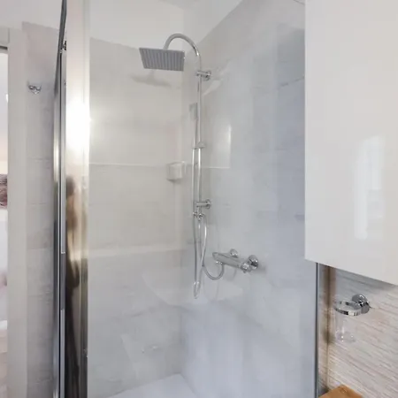 2 Bedroom Beautiful In *